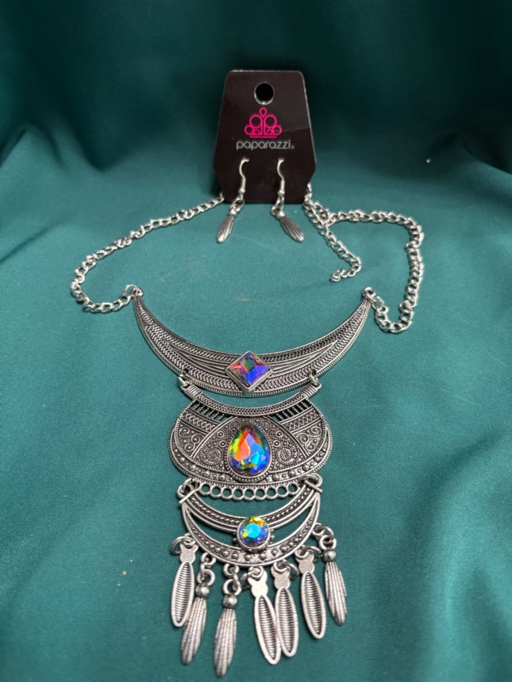 🖤Paparazzi Silver Multicolor Aurora Tribal Bib Necklace🖤